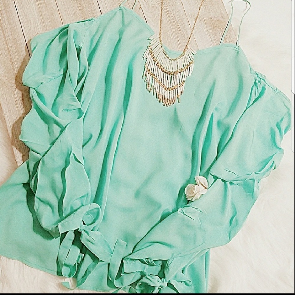 Mint Romance Cold Shoulder blouse - Picture 4 of 5